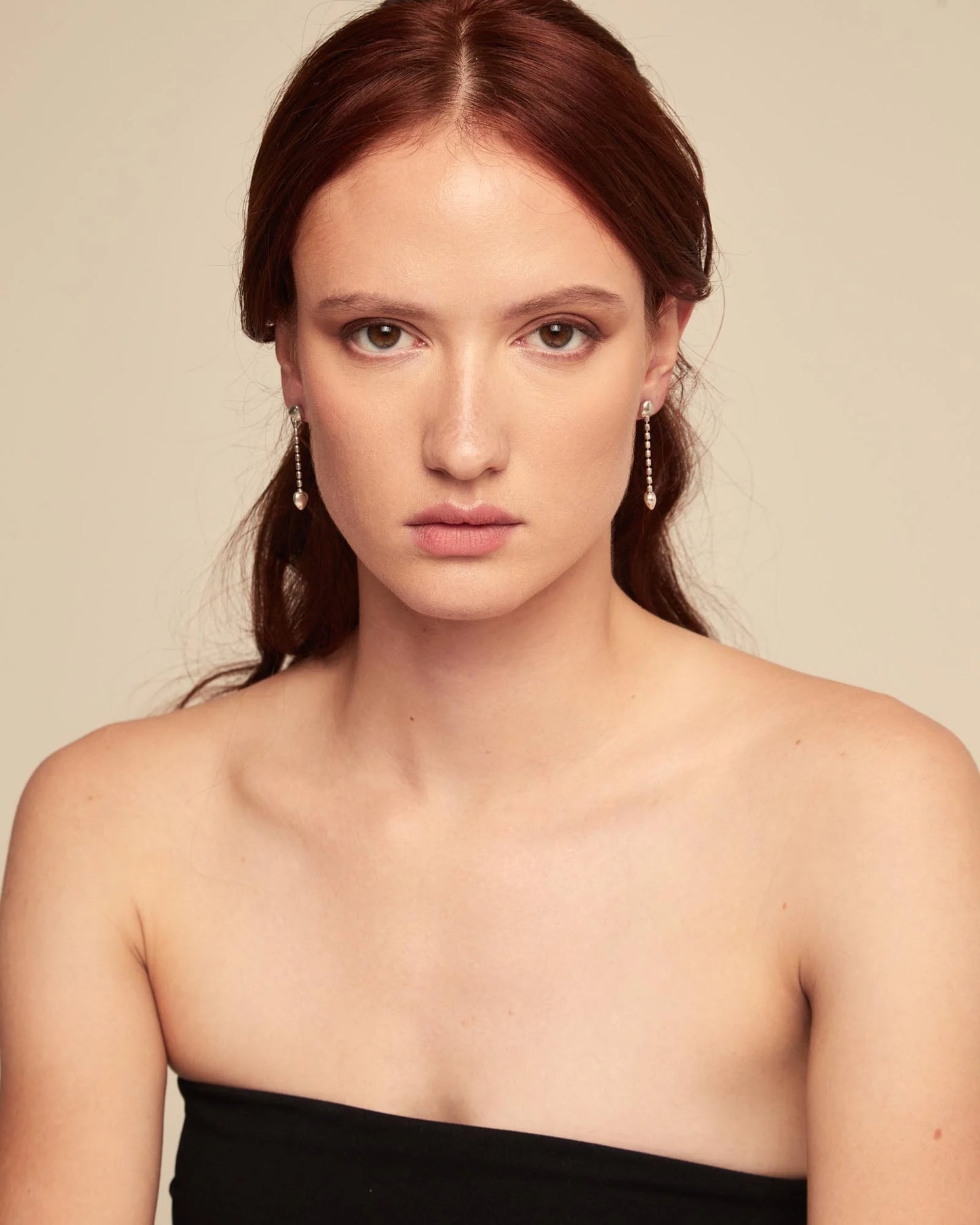 Drop earrings with small hearts