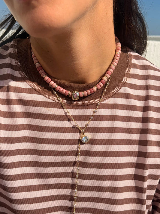 BLUSH ON THE ROCKS NECKLACE