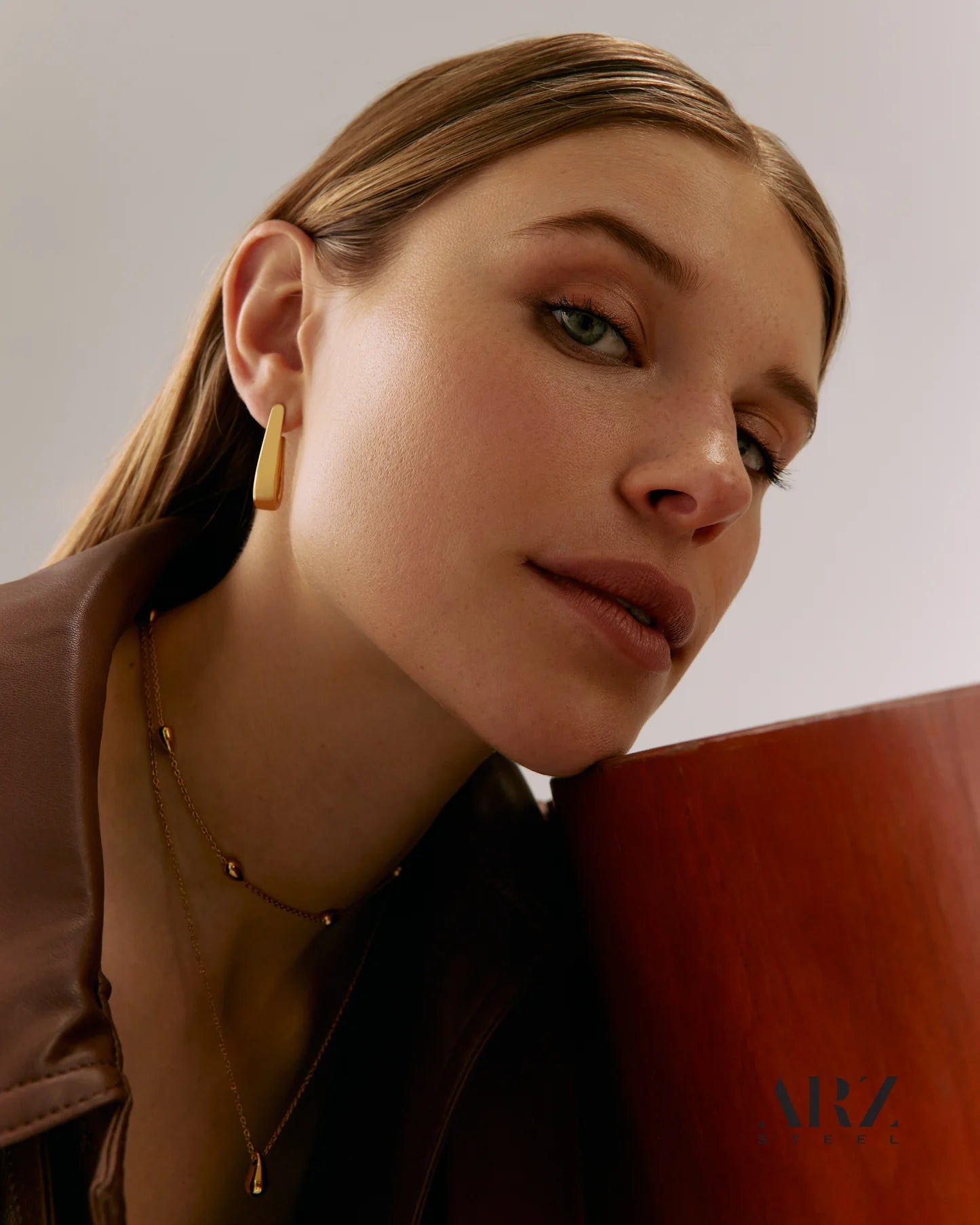 TEARDROP STATION NECKLACE