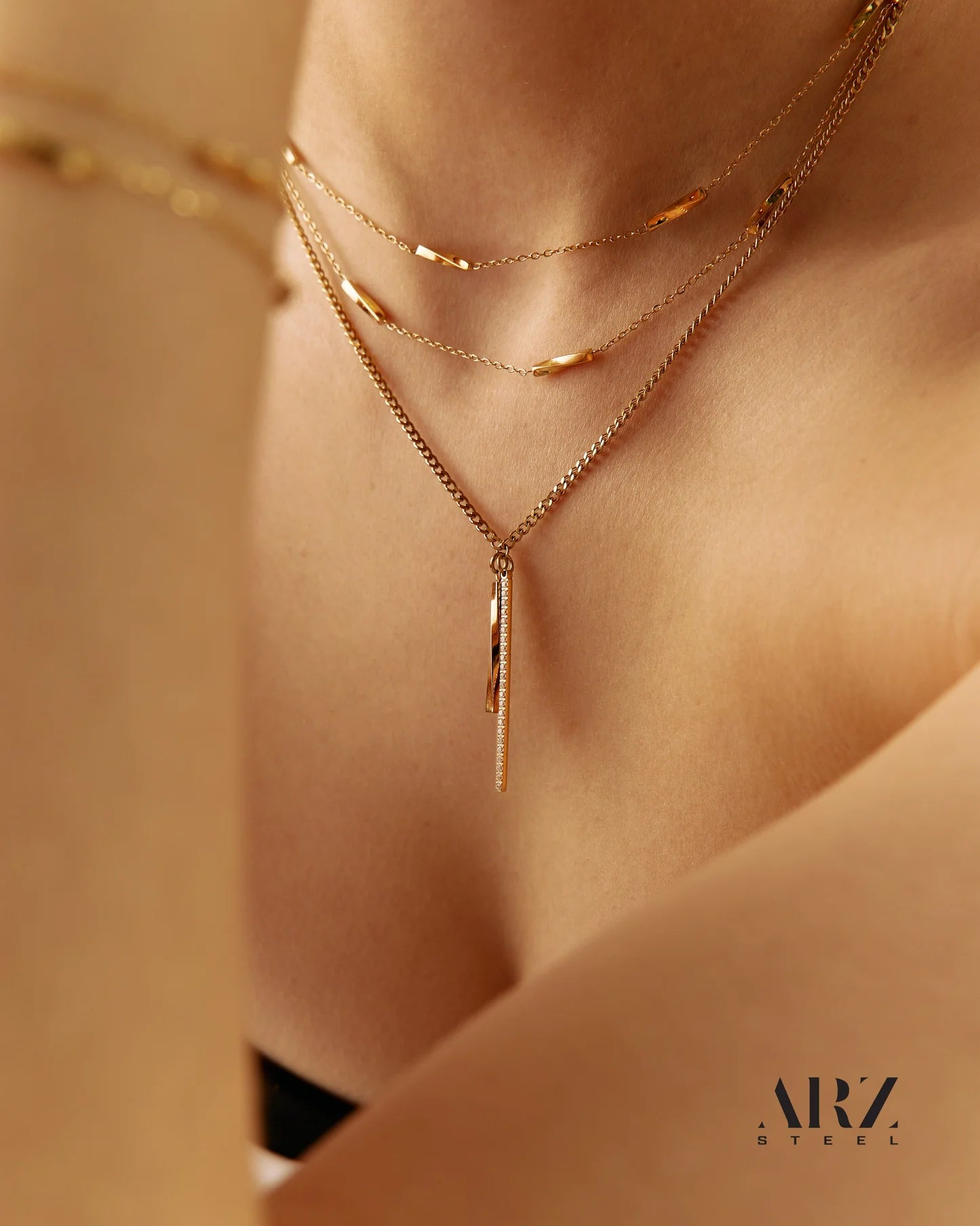 ELEGANT LAYERED BAR NECKLACE