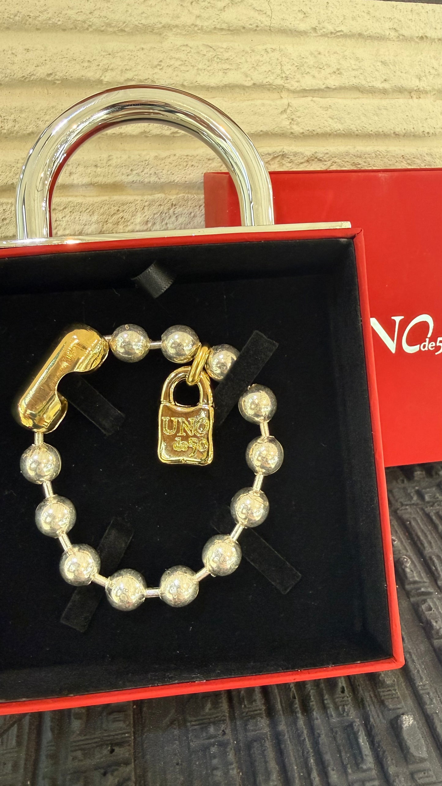 Beaded bracelet with a 18k plated padlock charm