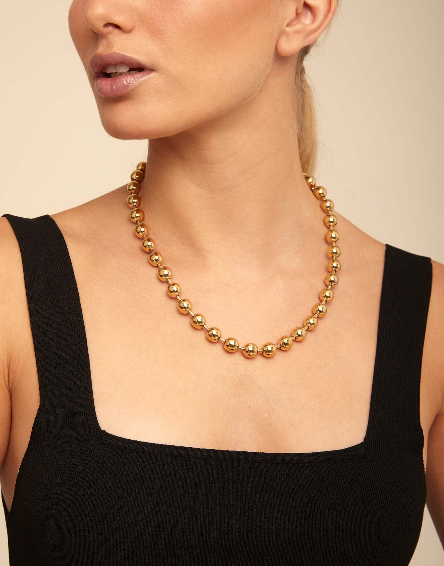 Short beaded necklace with padlock 18k gold plated