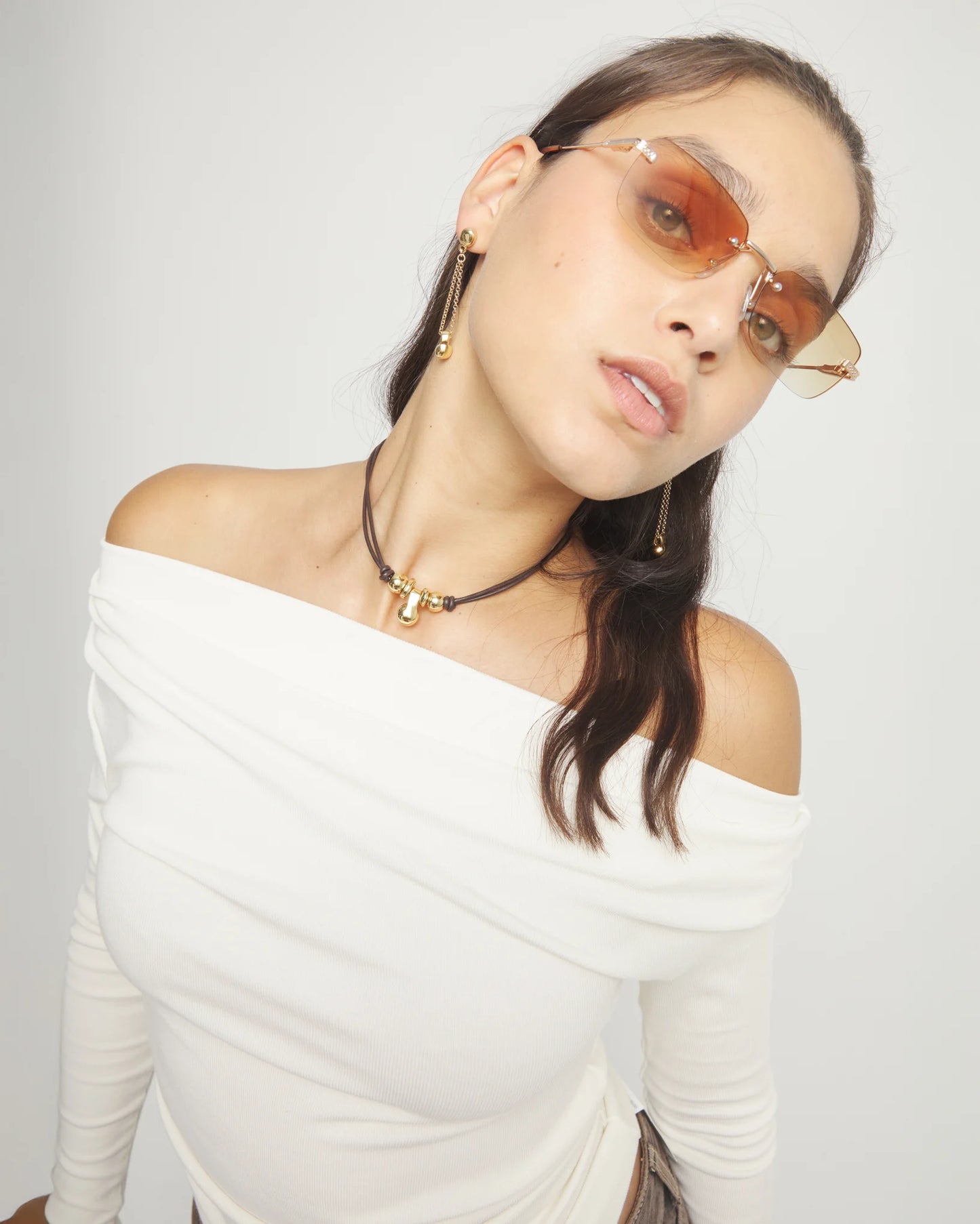 Short leather necklace with three spheres
