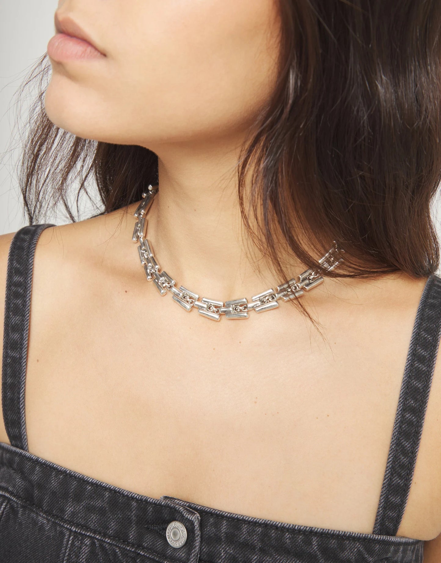 Square links chain necklace