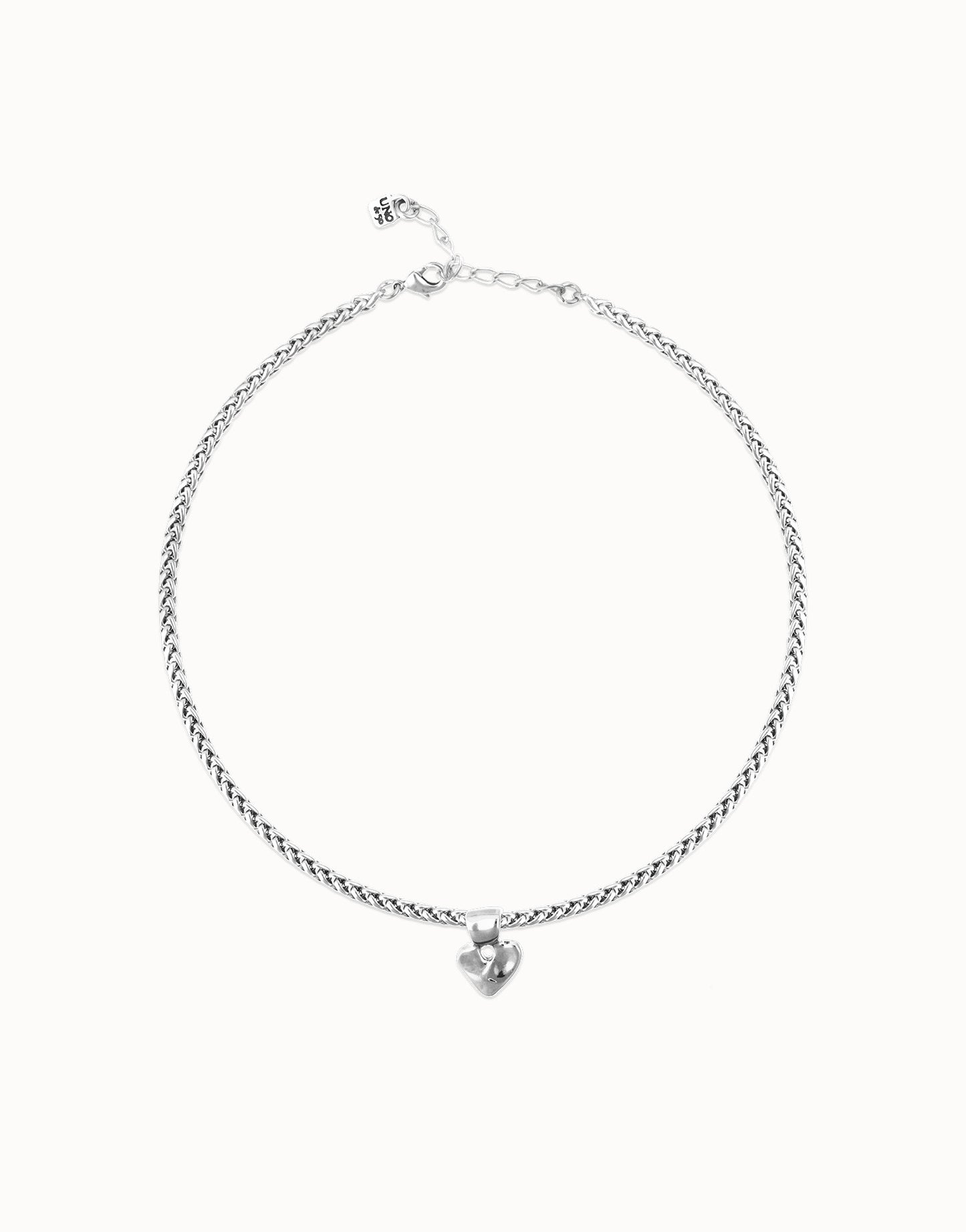 Short chain necklace with small heart detail