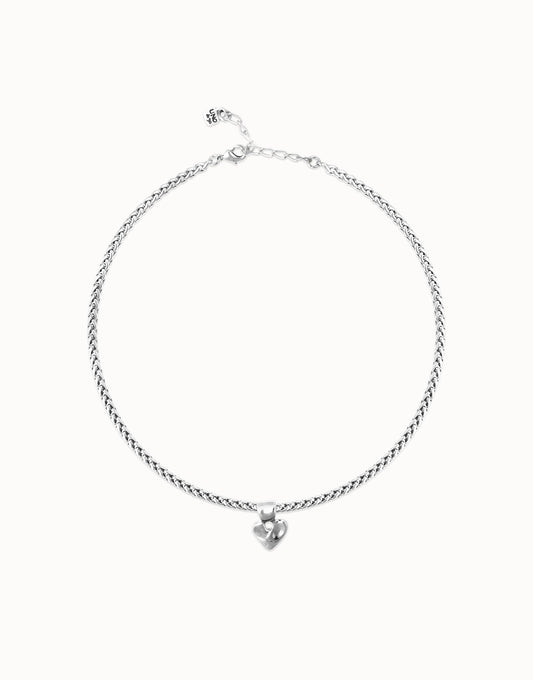 Short chain necklace with small heart detail