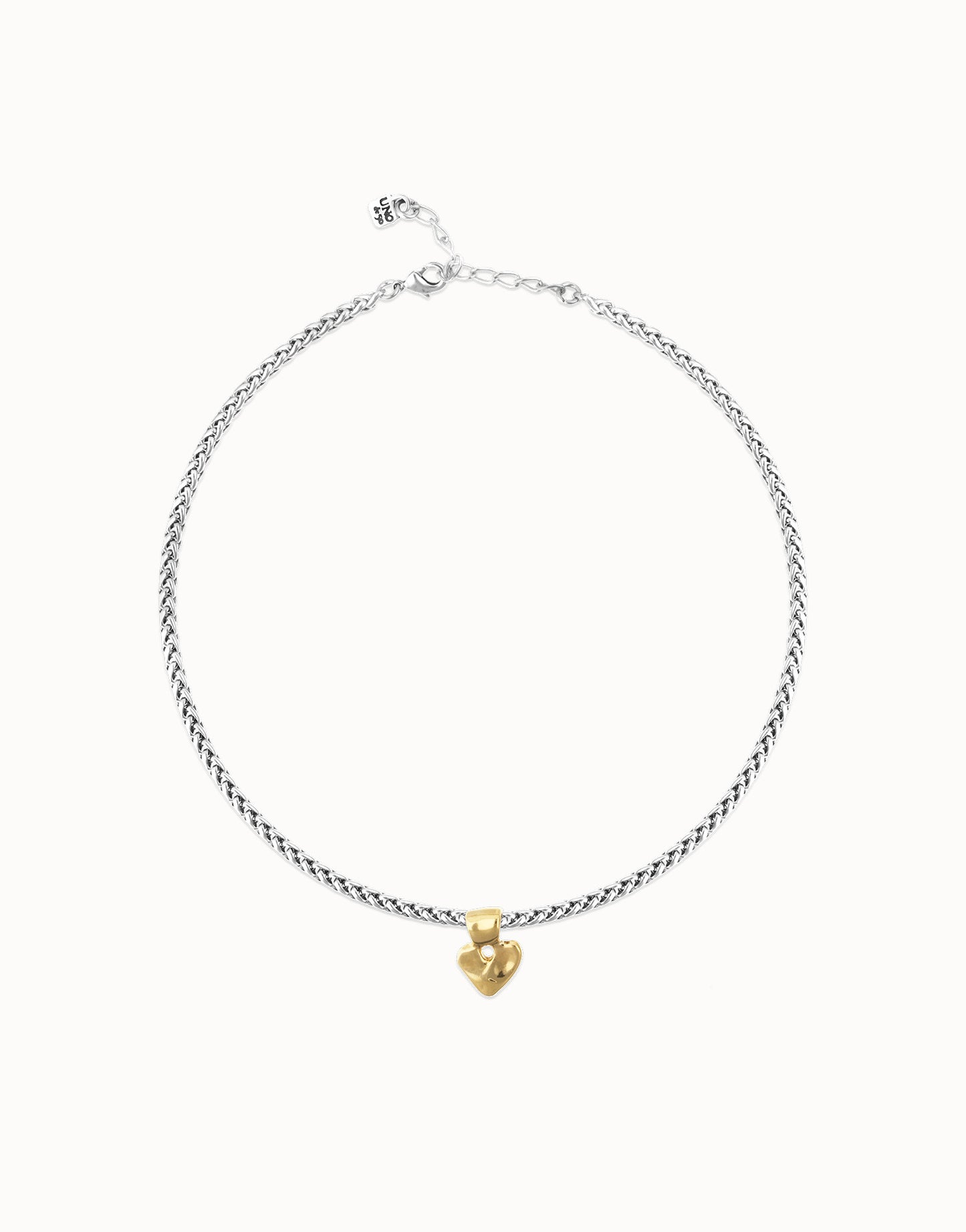 Short chain necklace with small heart detail