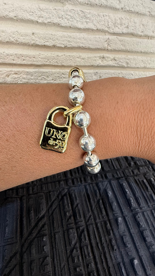Beaded bracelet with a 18k plated padlock charm
