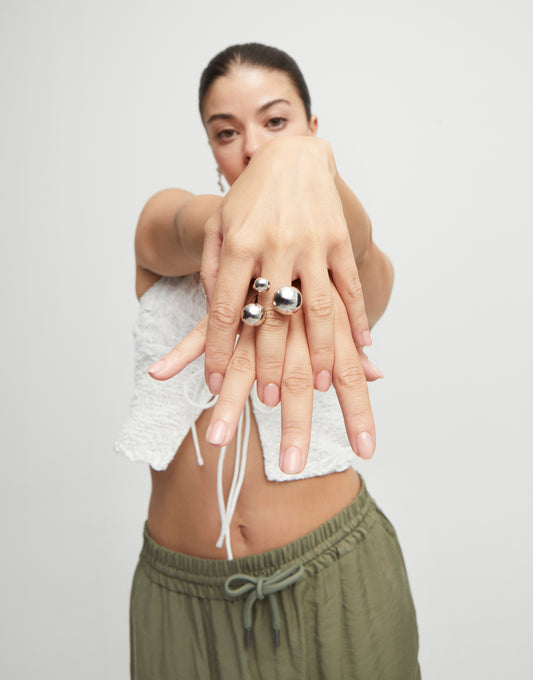 Ring with three bubble-shaped beads