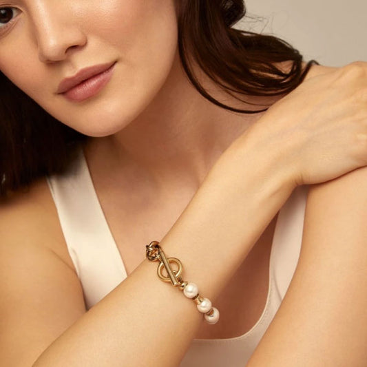 PEARLS AND GOLD BRACELET