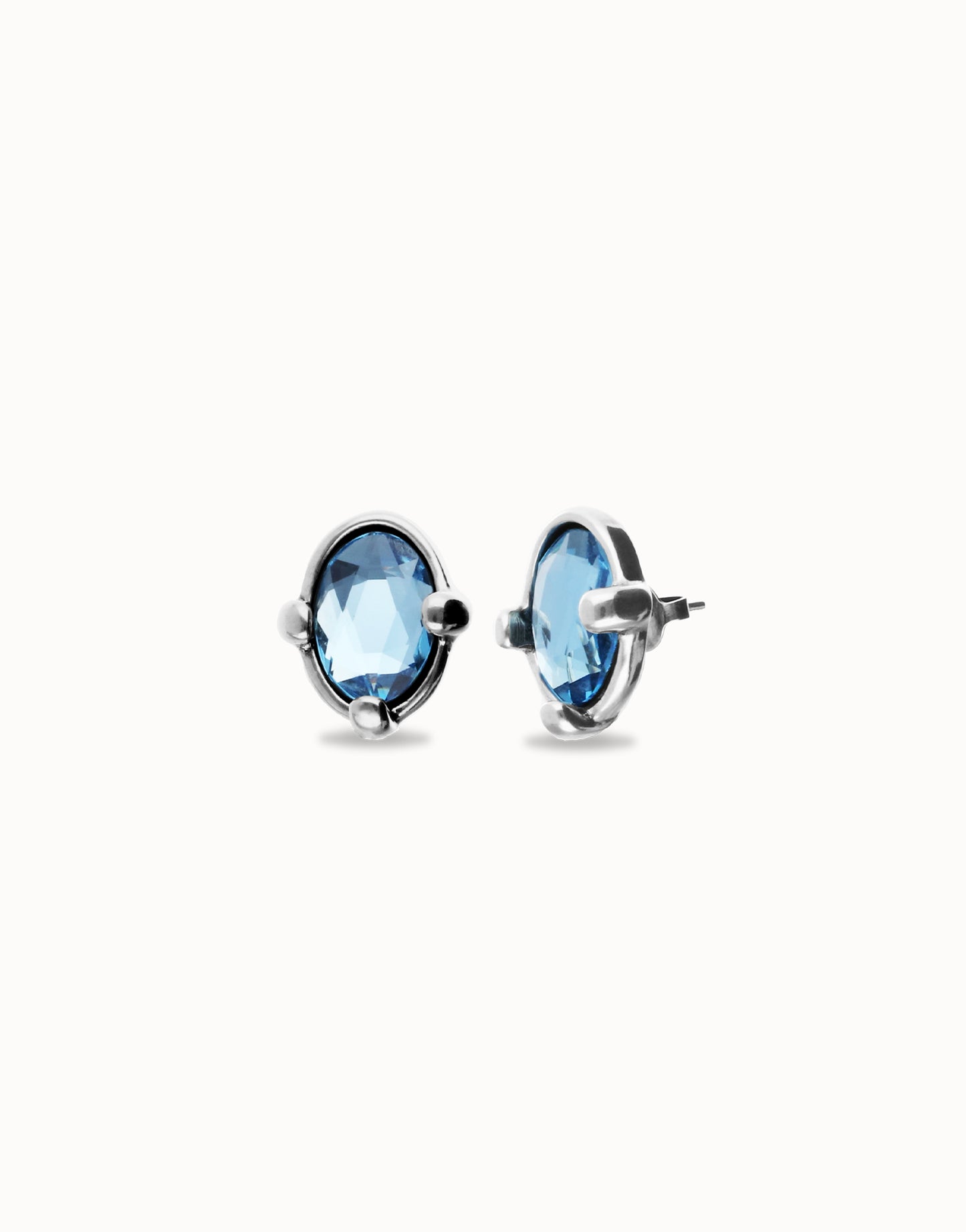 Studs with blue oval faceted crystals