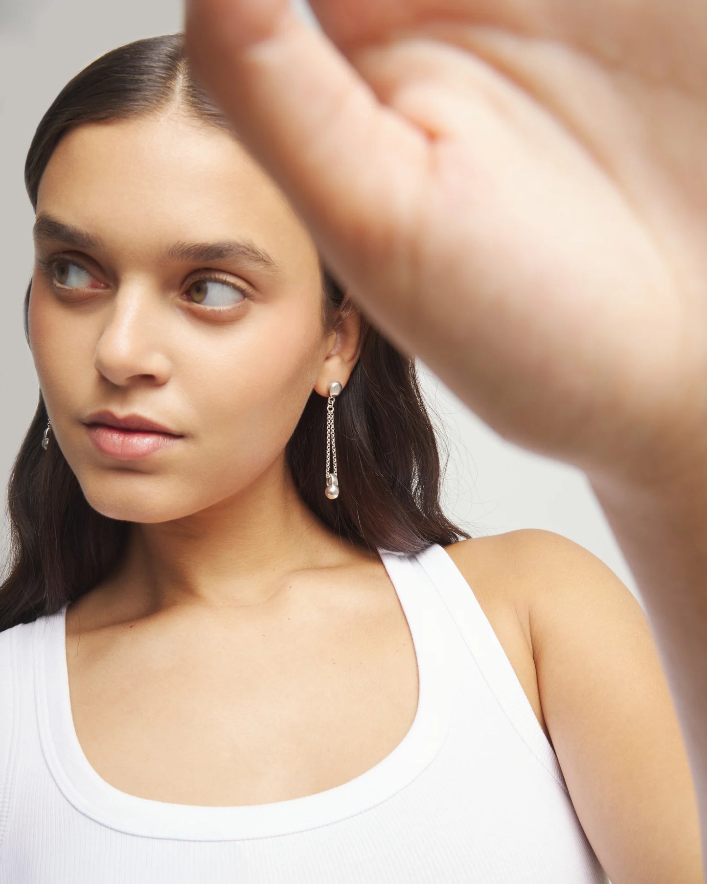 Drop earrings with long chain and sphere