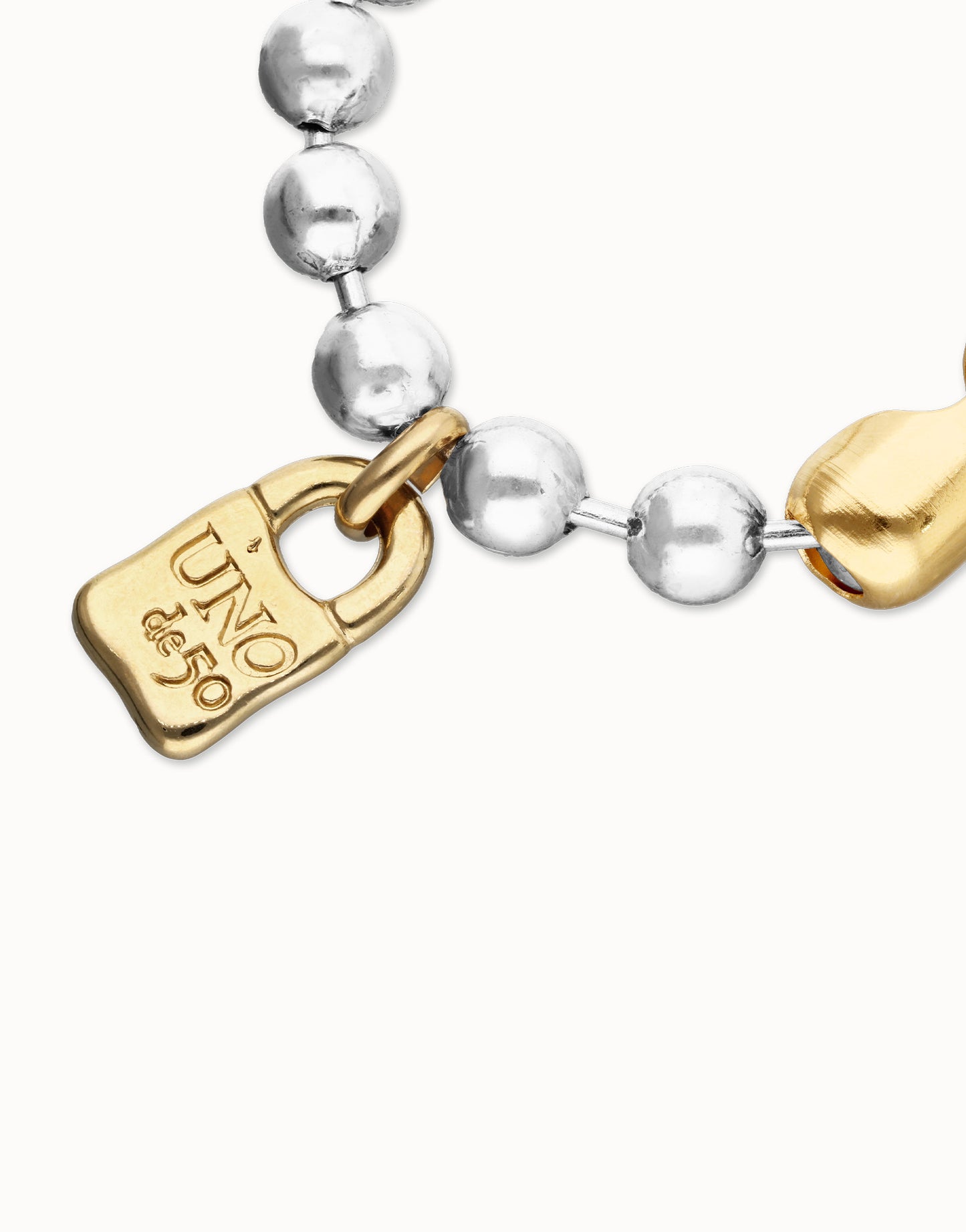 Beaded bracelet with a 18k plated padlock charm