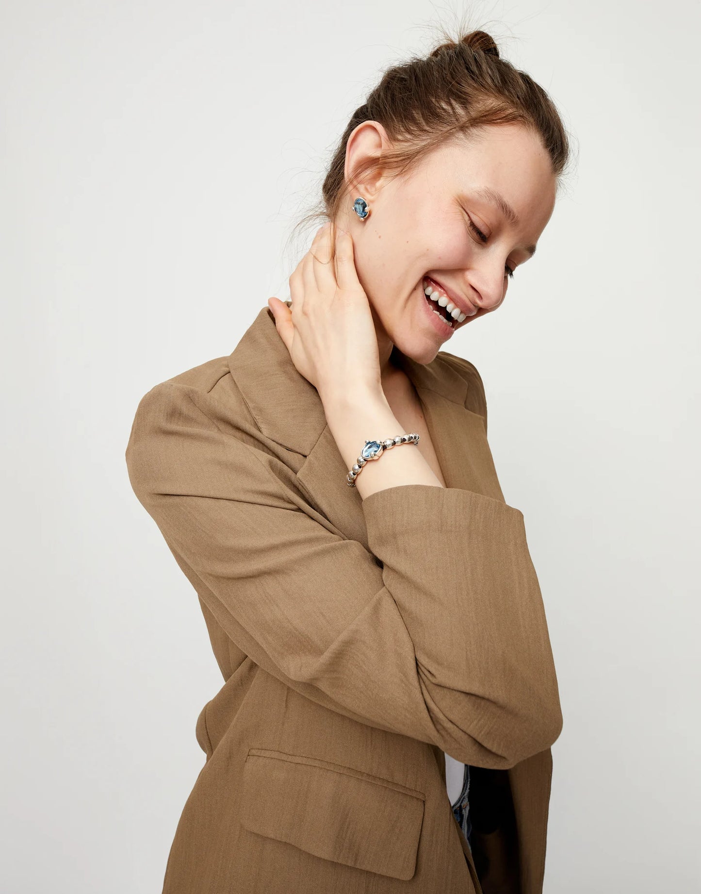 Beaded bracelet with blue oval faceted crystal