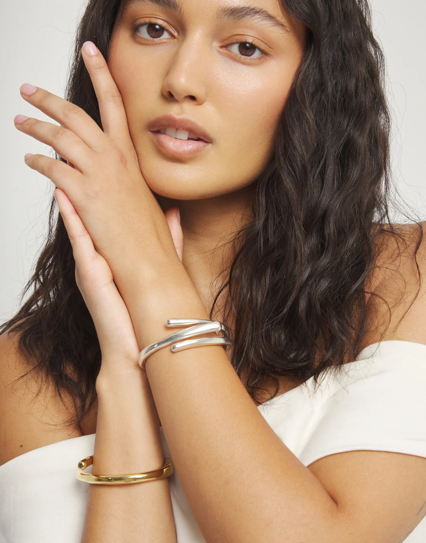 Bangle bracelet with three intertwined organic shapes